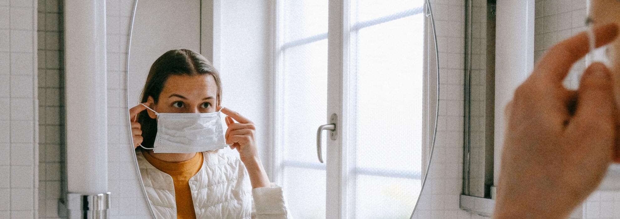 Vårdpersonal med munskydd