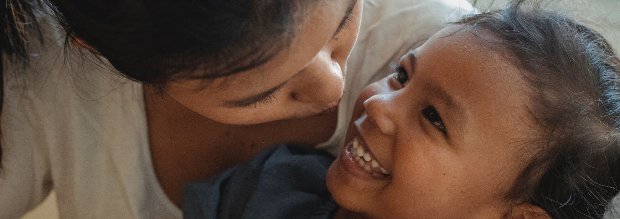 kvinna med barn kvinna med barn