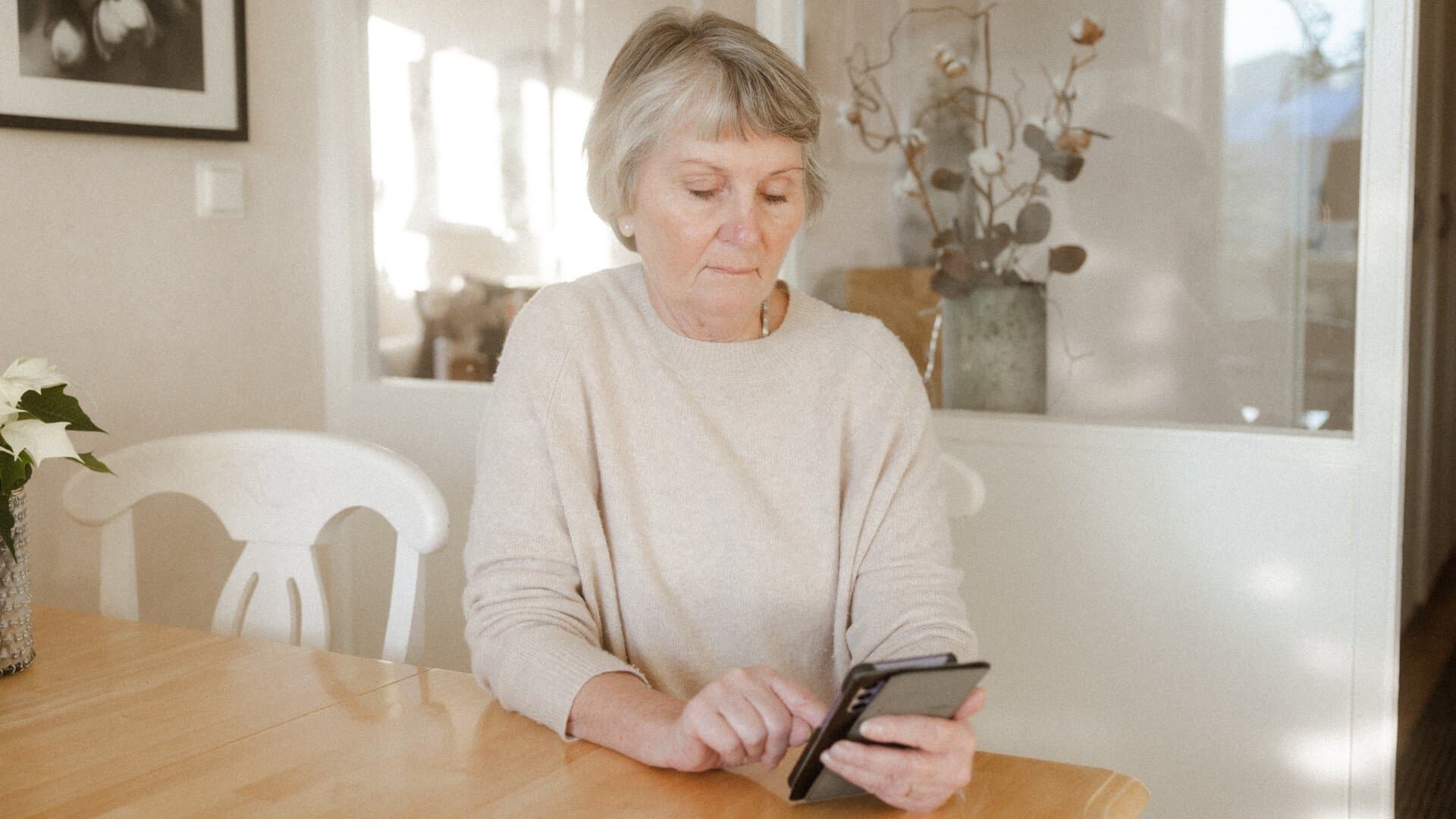 Kvinna med mobil Kvinna med mobil