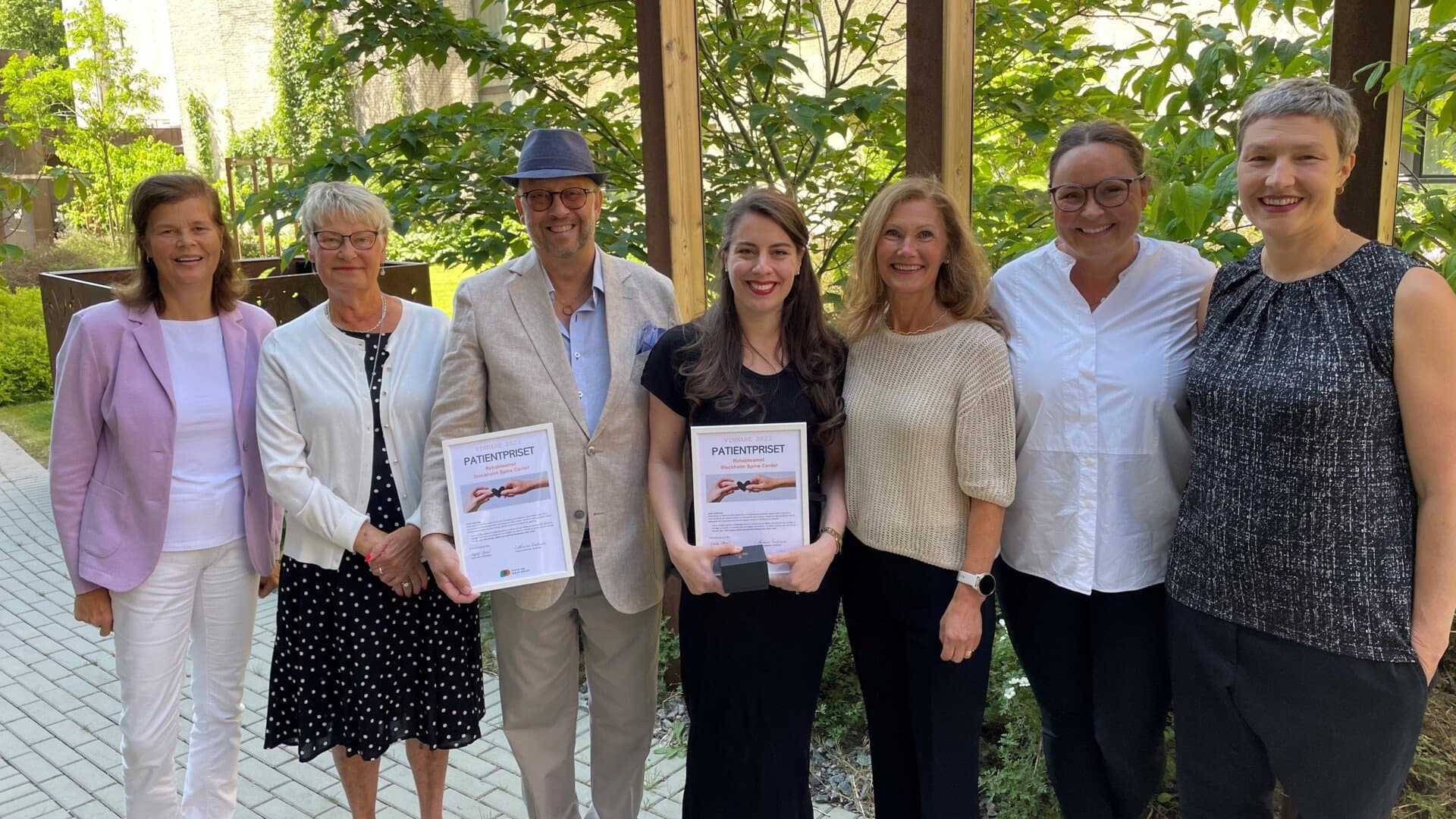 Rehabteamet på Capio Spine Center Stockholm tillsammans med patienten Sven Jonsson Rehabteamet på Capio Spine Center Stockholm tillsammans med patienten Sven Jonsson