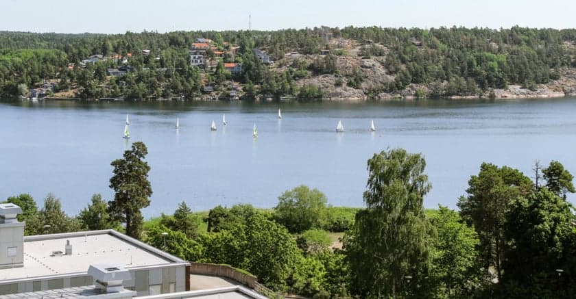 Landskapsvy över kust och strand