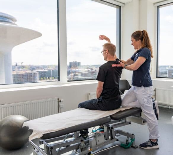 Patient pÄ besök hos fysioterapeut Patient pÄ besök hos fysioterapeut