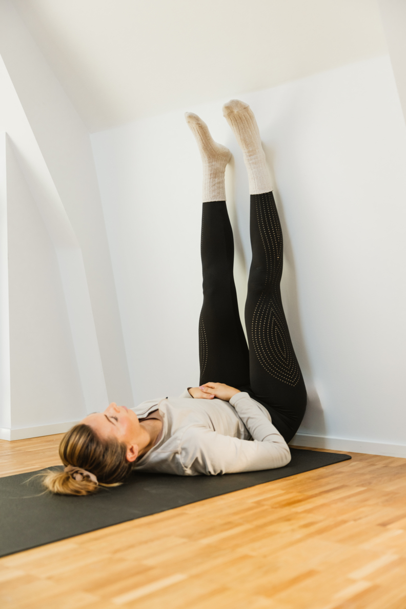 Yoga Position_Benen upp mot väggen.jpg Yoga Position Benen upp mot väggen