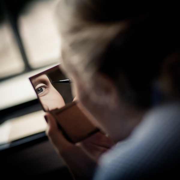 Tjej som speglar sig Tjej som speglar sig