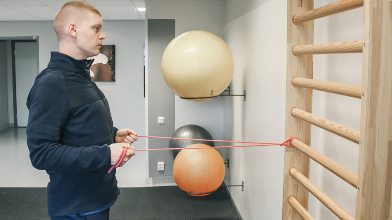 St&aring;ende rodd med gummiband