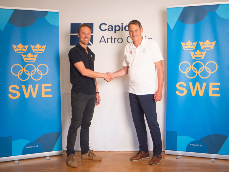 Erik Rönnblad skakar hand SOKxARTOS_PM_3x4-3.jpg