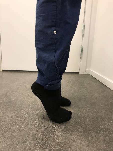 T&aring;h&auml;vning p&aring; golv, h&auml;len dras upp&aring;t. 